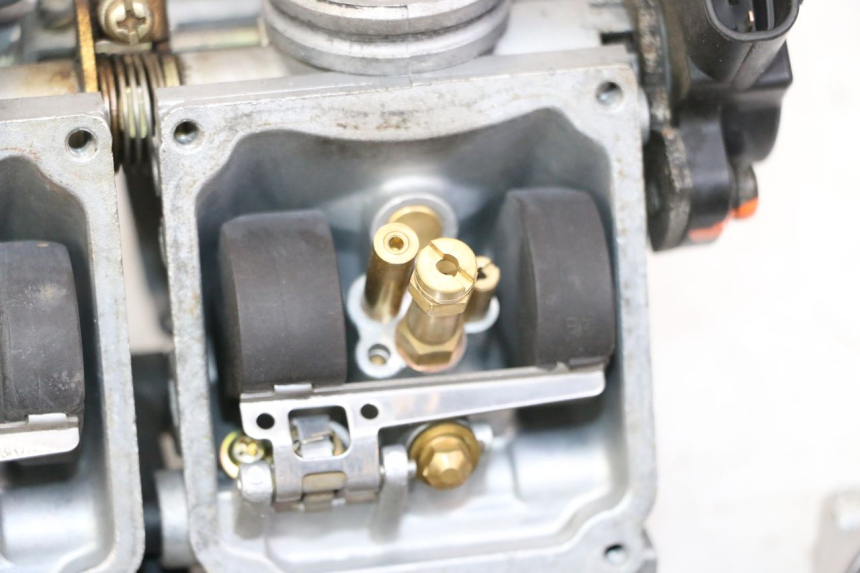 photo de CARBURATEUR YAMAHA XJN DIVERSION 600 (2000 - 2003)