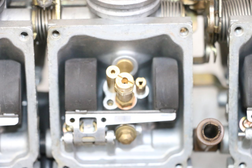 photo de CARBURATEUR YAMAHA XJN DIVERSION 600 (2000 - 2003)