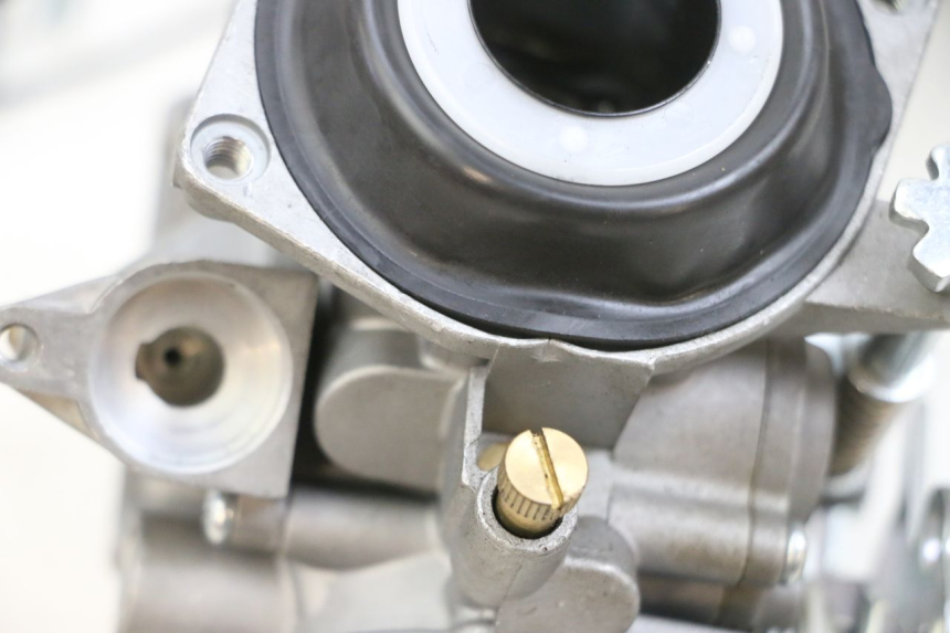 photo de CARBURATEUR YAMAHA YP MAJESTY 125 (2002 - 2006) - Détails caractéristiques