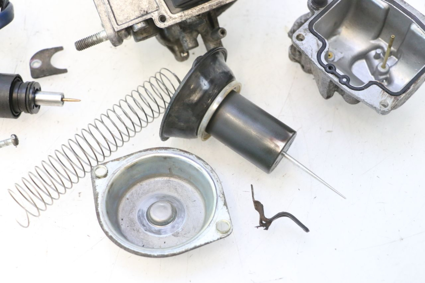 photo de CARBURATEUR YAMAHA YP MAJESTY 125 (2002 - 2006) - État de surface