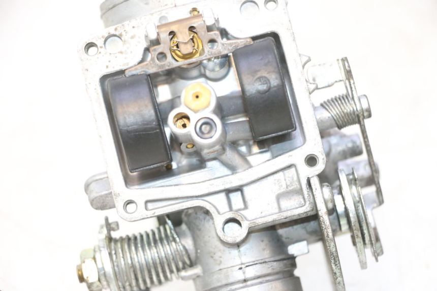 photo de CARBURATEUR YAMAHA YP MAJESTY 125 (1998 - 2001) - Vue rapprochée