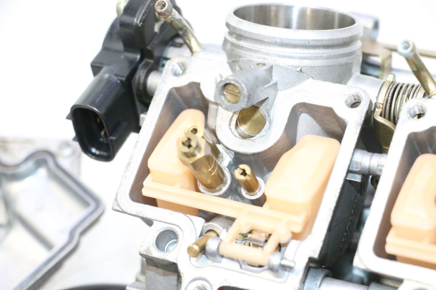 photo de CARBURATEUR KAWASAKI ZX-6R ZX6R 600 (2000 - 2002) - Marquages et références