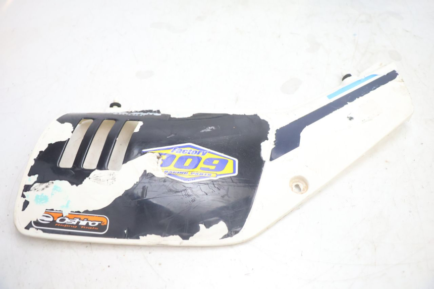 photo de CARENAGE ARRIERE SUZUKI DR S 600 (1985 - 1989) - Gros plan technique