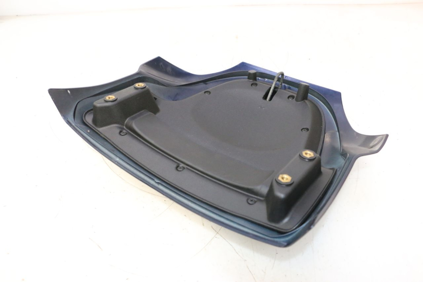 photo de CARENAGE ARRIERE PIAGGIO MP3 LT 400 (2007 - 2012) - Gros plan technique