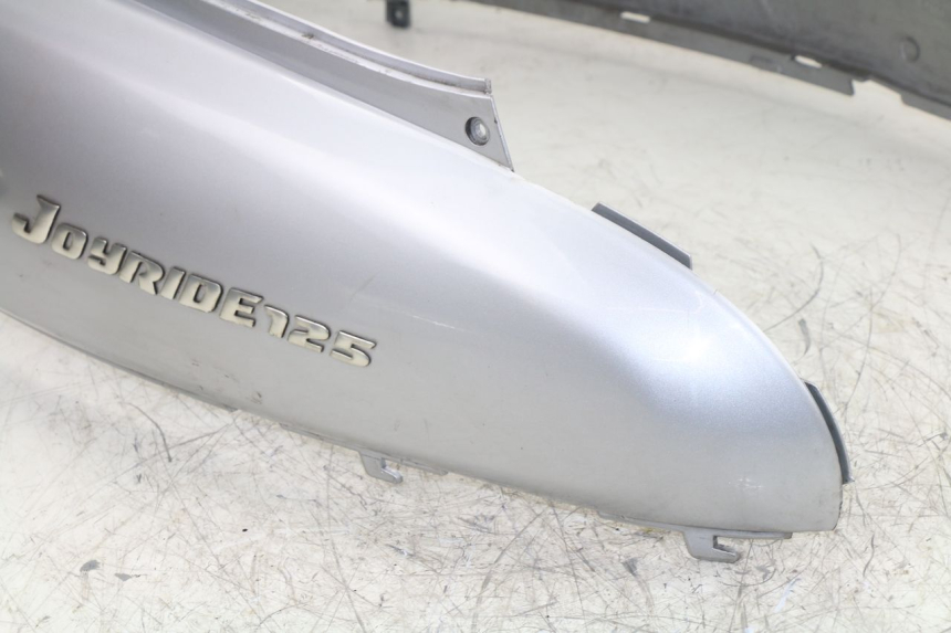 photo de CARENAGE ARRIERE SYM JOYRIDE 125 (2002 - 2009) - Vue rapprochée