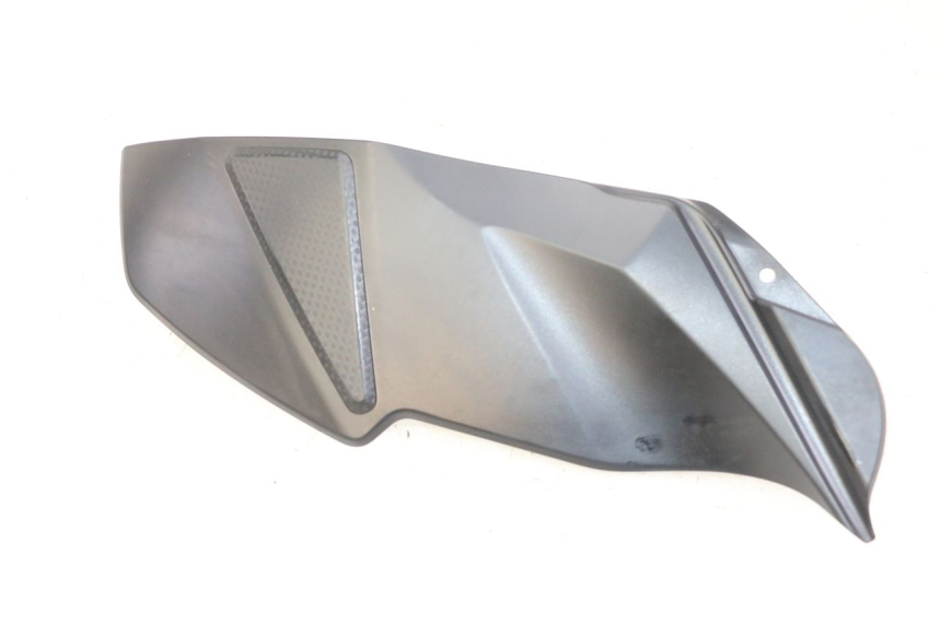 photo de CARENAGE RESERVOIR DROIT SUZUKI GSR 750 (2011 - 2017)