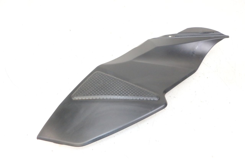 photo de CARENAGE RESERVOIR DROIT SUZUKI GSR 750 (2011 - 2017)
