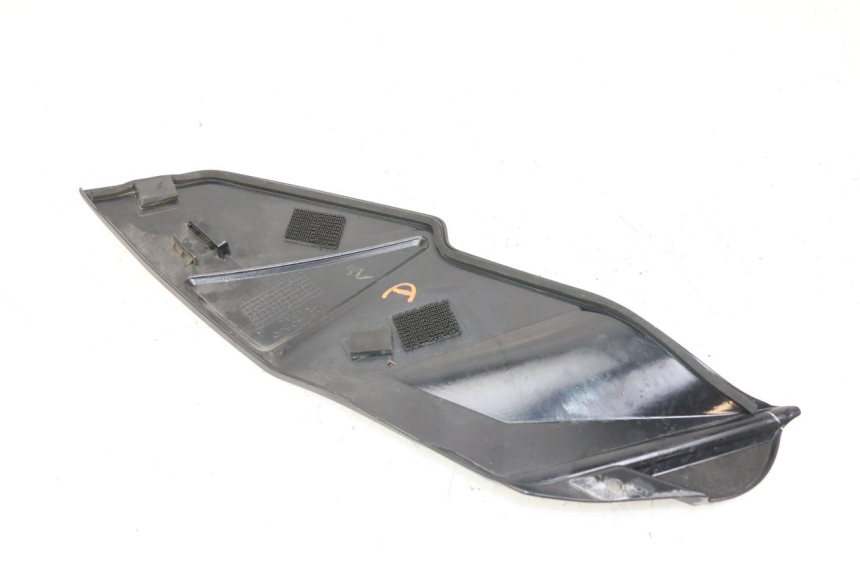 photo de CARENAGE RESERVOIR DROIT SUZUKI GSR 750 (2011 - 2017)