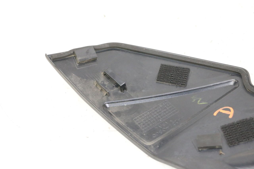photo de CARENAGE RESERVOIR DROIT SUZUKI GSR 750 (2011 - 2017)