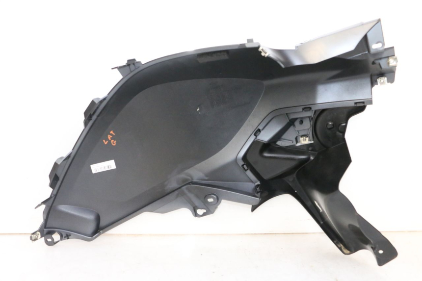 photo de CARENAGE RESERVOIR GAUCHE BMW R GS 1250 (2021 - 2024) - Détails caractéristiques