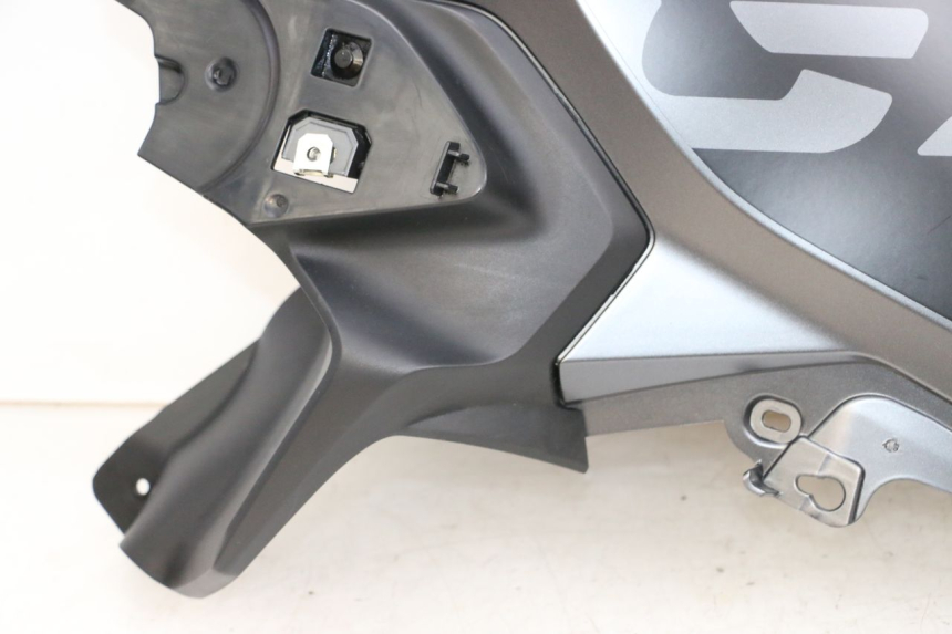 photo de CARENAGE RESERVOIR GAUCHE BMW R GS 1250 (2021 - 2024) - Inspection visuelle