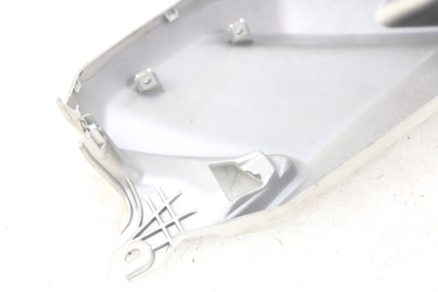 photo de CARENAGE RESERVOIR GAUCHE YAMAHA MT ABS 125 (2014 - 2018)