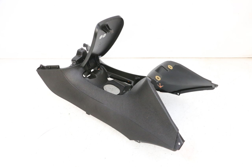 photo de CARENAGE RESERVOIR PIAGGIO MP3 HPE 300 (2019 - 2026) - Autre angle de vue