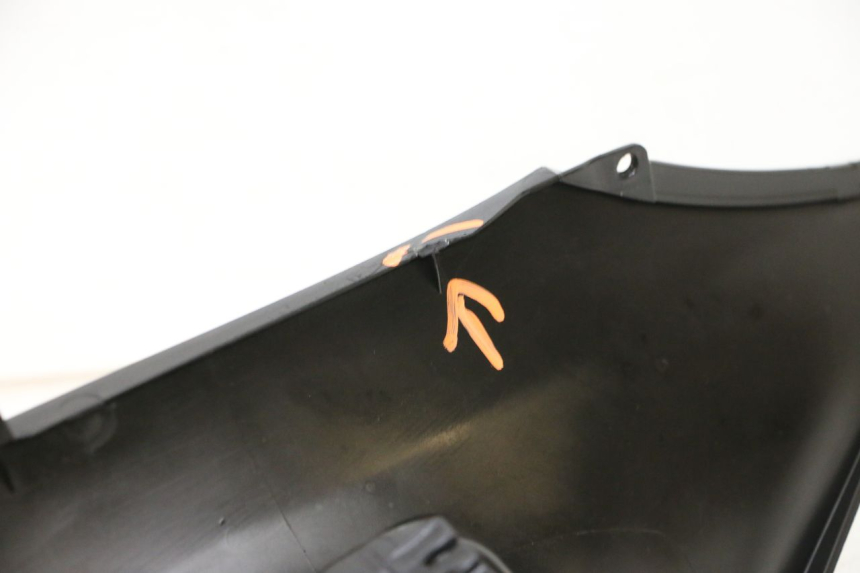 photo de CARENAGE RESERVOIR PIAGGIO MP3 HPE 300 (2019 - 2026) - Points de fixation