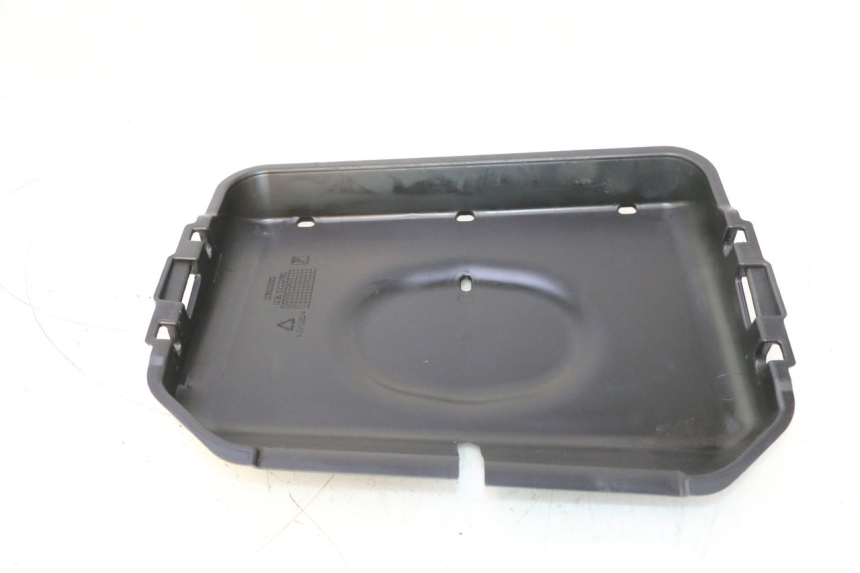 photo de CARENAGE RESERVOIR PIAGGIO MP3 HPE 530 (2022 - 2026) - Vue principale
