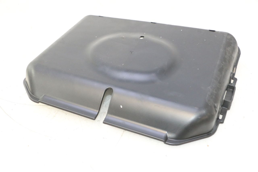 photo de CARENAGE RESERVOIR PIAGGIO MP3 HPE 530 (2022 - 2026) - Autre angle de vue