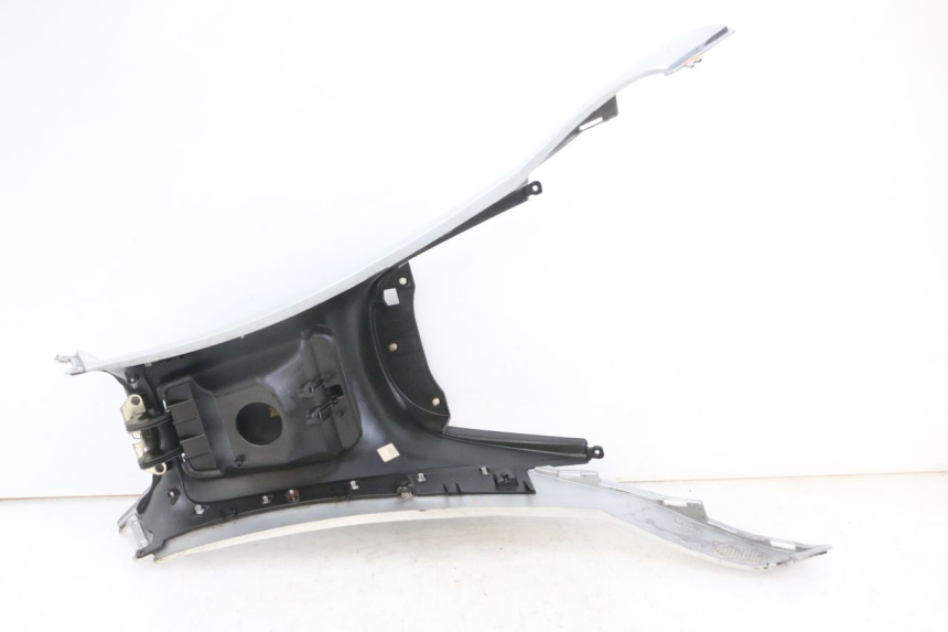 photo de CARENAGE RESERVOIR PIAGGIO MP3 LT 300 (2010 - 2016)