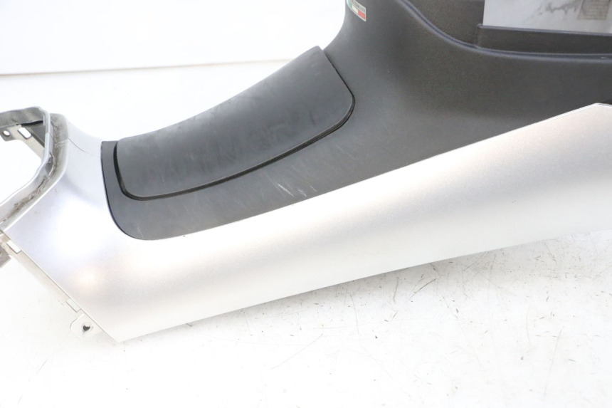 photo de CARENAGE RESERVOIR PIAGGIO MP3 LT 300 (2010 - 2016)