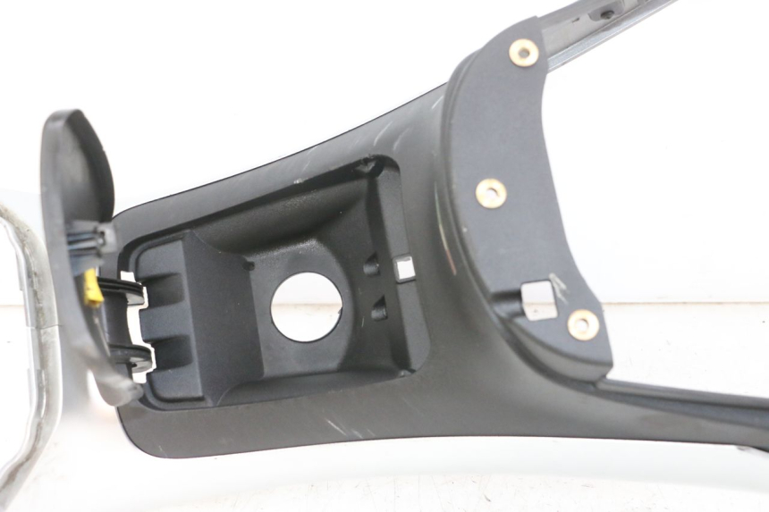 photo de CARENAGE RESERVOIR PIAGGIO MP3 LT 300 (2010 - 2016)