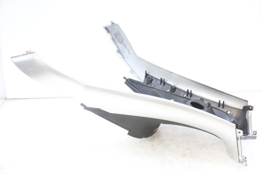 photo de CARENAGE RESERVOIR PIAGGIO MP3 LT 300 (2010 - 2016)