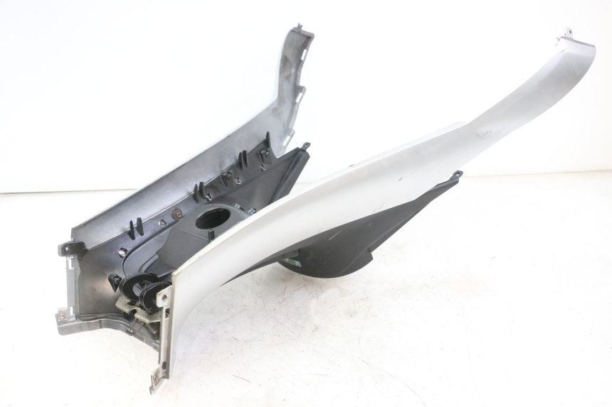 photo de CARENAGE RESERVOIR PIAGGIO MP3 LT 300 (2010 - 2016)
