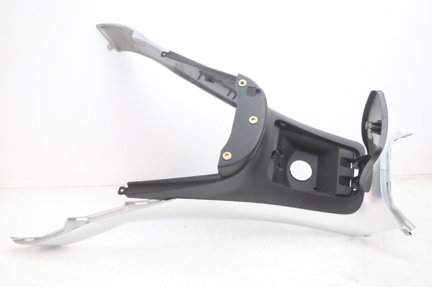 photo de CARENAGE RESERVOIR PIAGGIO MP3 LT 300 (2010 - 2016) - Zoom état d’usage