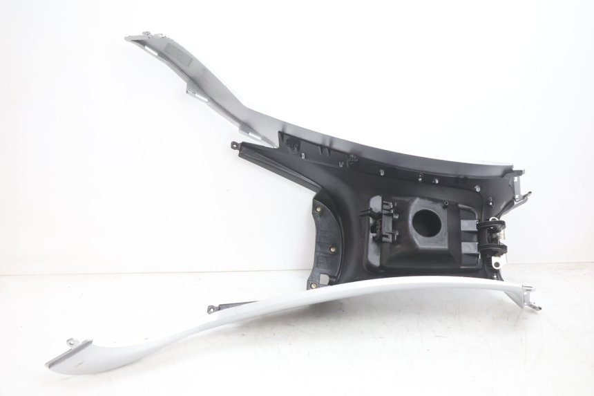 photo de CARENAGE RESERVOIR PIAGGIO MP3 LT 300 (2010 - 2016) - Pièce contrôlée