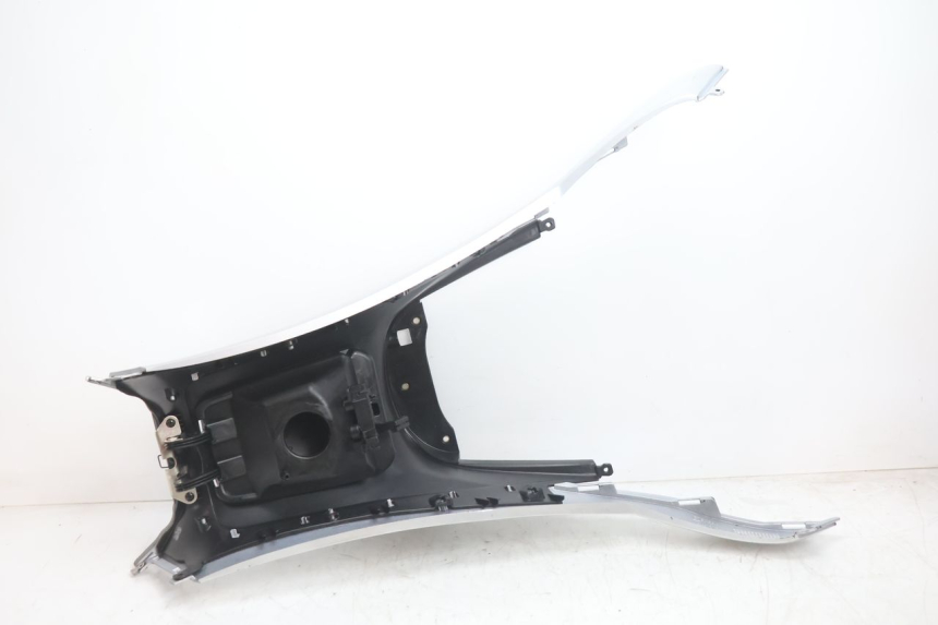 photo de CARENAGE RESERVOIR PIAGGIO MP3 LT 300 (2010 - 2016) - Marquages et références