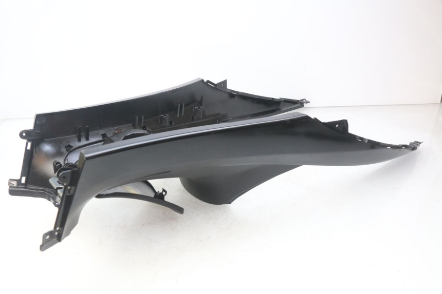 photo de CARENAGE RESERVOIR PIAGGIO MP3 500 (2014 - 2016)