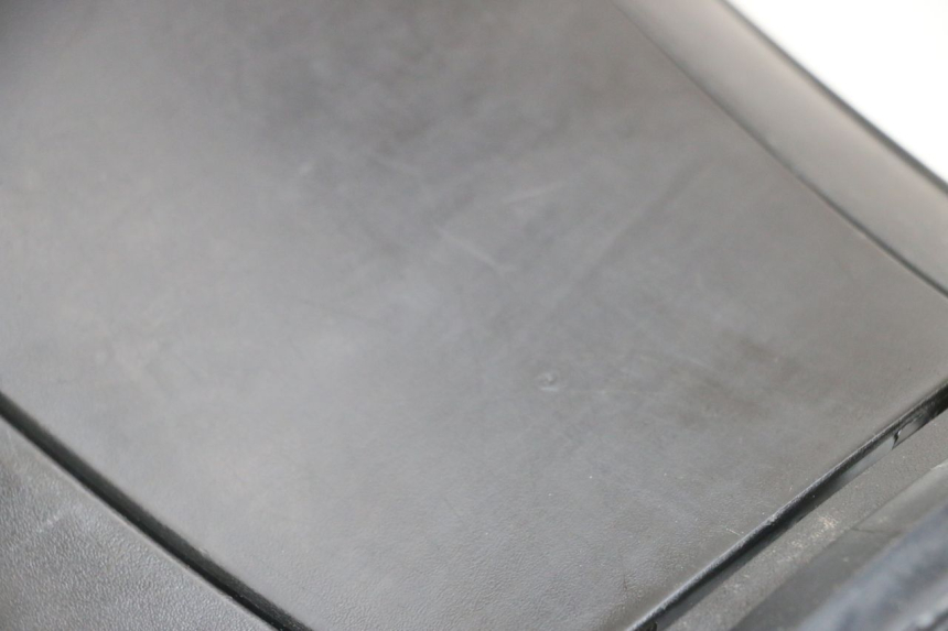 photo de CARENAGE RESERVOIR PIAGGIO MP3 500 (2011 - 2015)