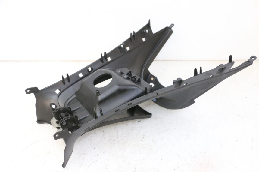 photo de CARENAGE RESERVOIR PIAGGIO MP3 125 (2006 - 2014)