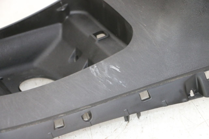 photo de CARENAGE RESERVOIR PIAGGIO MP3 125 (2006 - 2014)