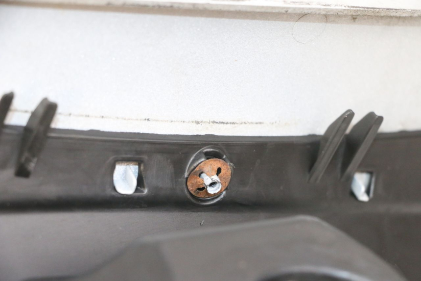 photo de CARENAGE RESERVOIR PIAGGIO MP3 RL 250 (2007 - 2010) - Détail de la pièce