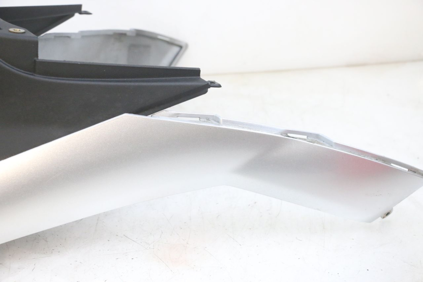 photo de CARENAGE RESERVOIR PIAGGIO MP3 RL 250 (2007 - 2010) - Détails caractéristiques