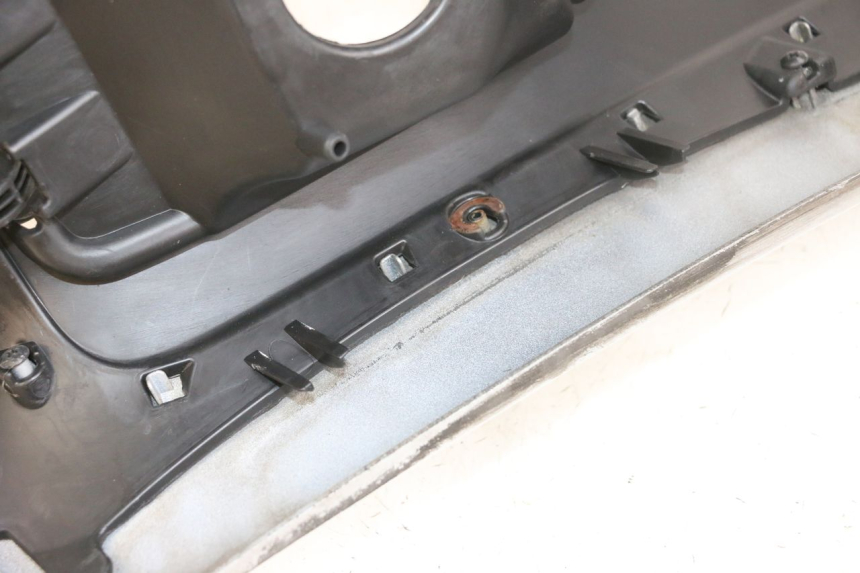 photo de CARENAGE RESERVOIR PIAGGIO MP3 RL 250 (2007 - 2010) - Zoom état d’usage