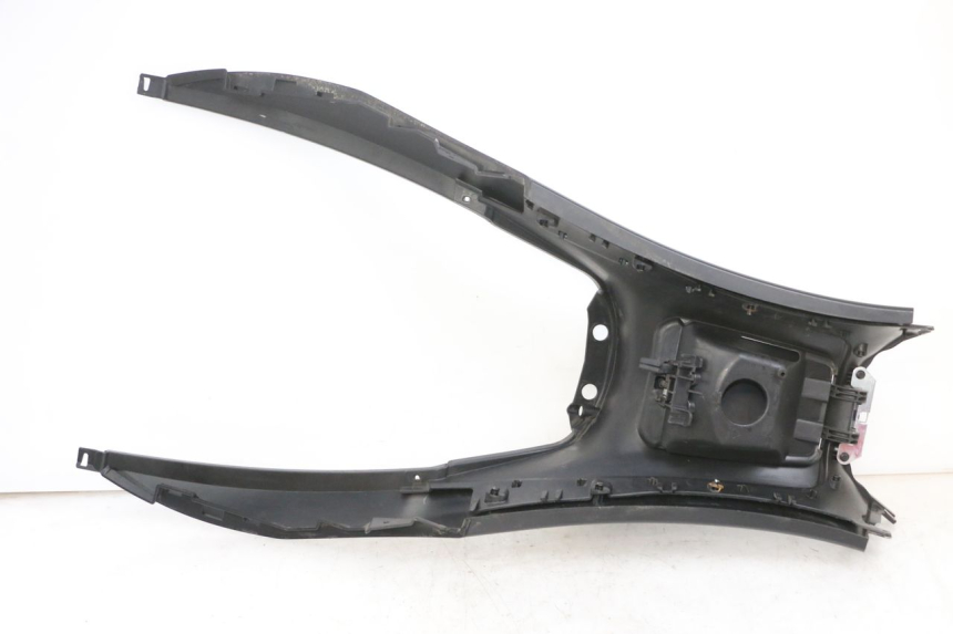 photo de CARENAGE RESERVOIR PIAGGIO MP3 500 (2016 - 2018) - Détails caractéristiques