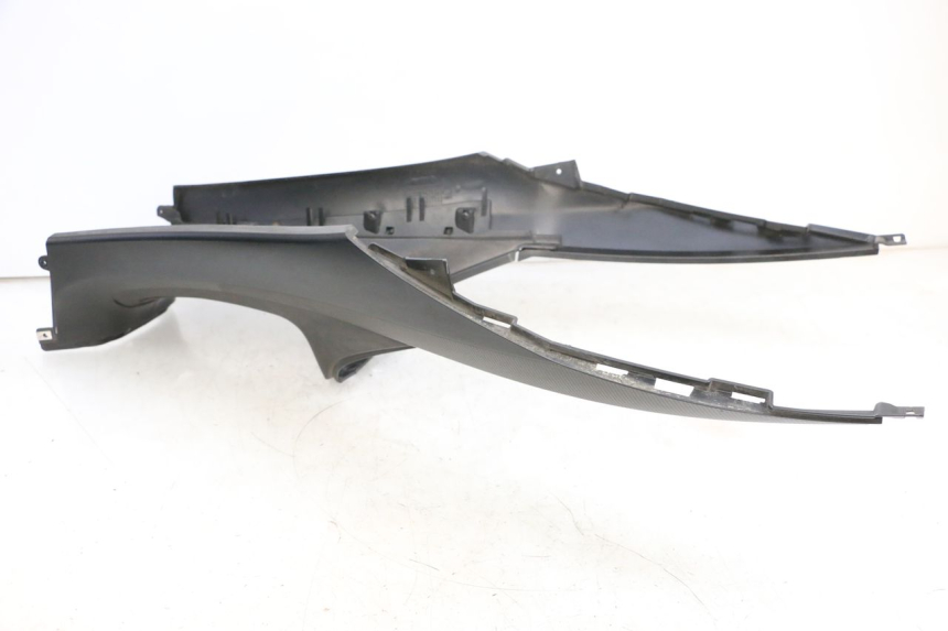 photo de CARENAGE RESERVOIR PIAGGIO MP3 500 (2016 - 2018) - Vue rapprochée