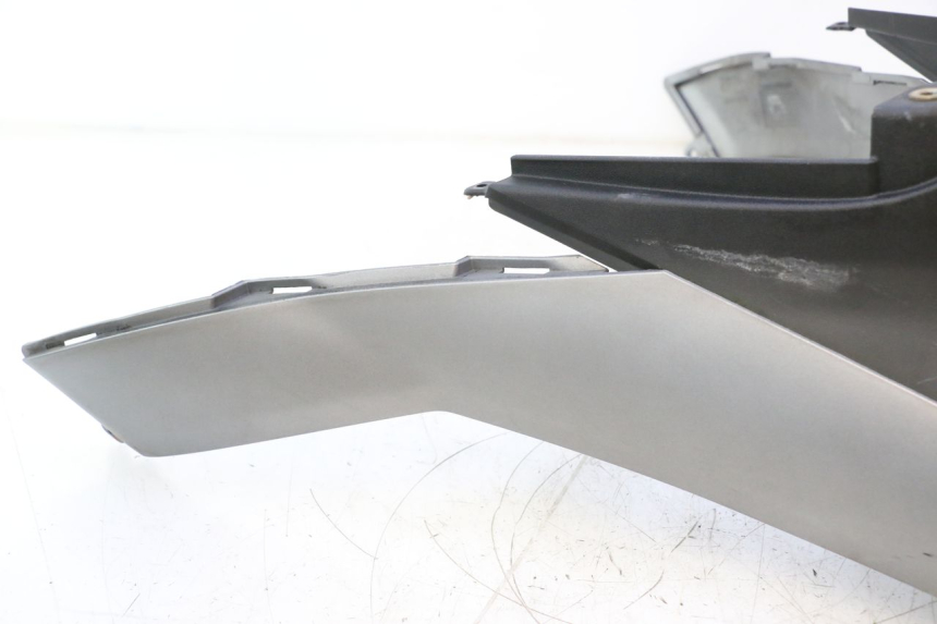 photo de CARENAGE RESERVOIR PIAGGIO MP3 125 (2006 - 2014) - Focus structure