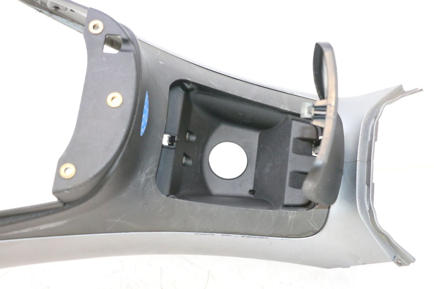 photo de CARENAGE RESERVOIR PIAGGIO MP3 125 (2006 - 2014) - Aperçu profil