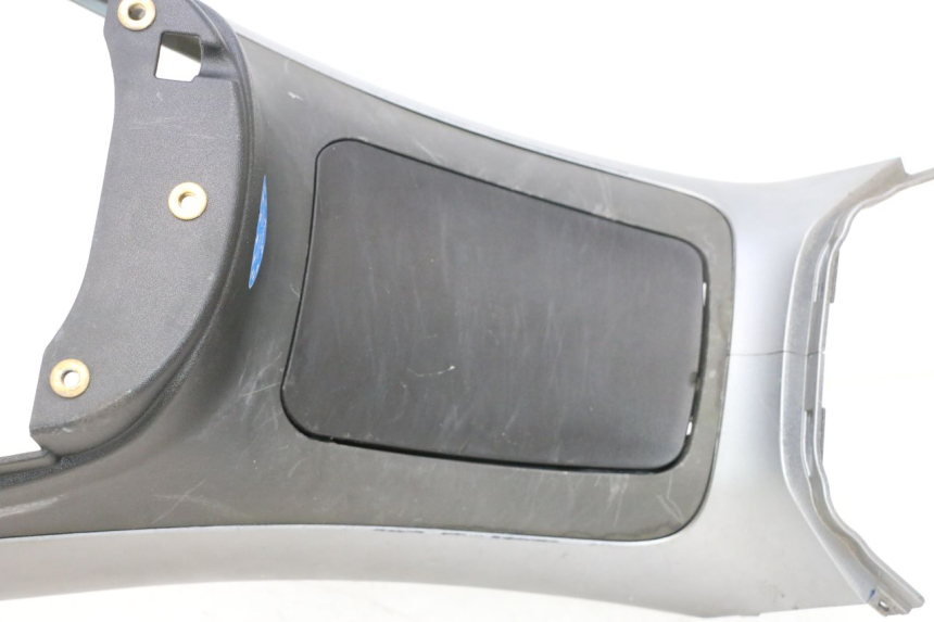 photo de CARENAGE RESERVOIR PIAGGIO MP3 125 (2006 - 2014) - Vue principale