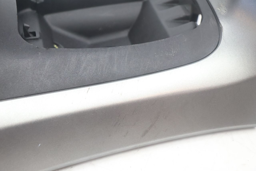 photo de CARENAGE RESERVOIR PIAGGIO MP3 500 (2016 - 2018) - Zoom état d’usage