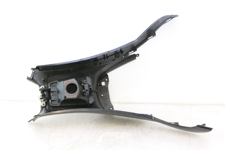 photo de CARENAGE RESERVOIR PIAGGIO MP3 500 (2011 - 2015) - Zoom état d’usage