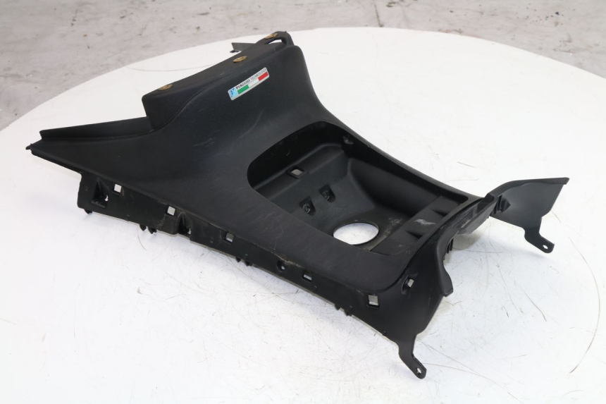 photo de CARENAGE RESERVOIR PIAGGIO MP3 LT 400 (2007 - 2012)