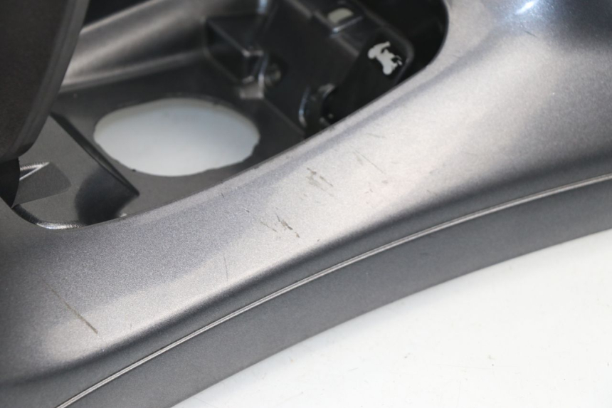photo de CARENAGE RESERVOIR PIAGGIO X8 400 (2006 - 2007)