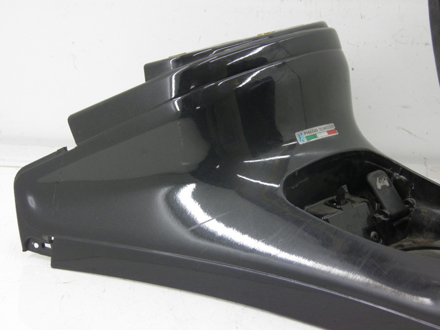 photo de CARENAGE RESERVOIR PIAGGIO XEVO - X EVO 125 (2010 - 2015)