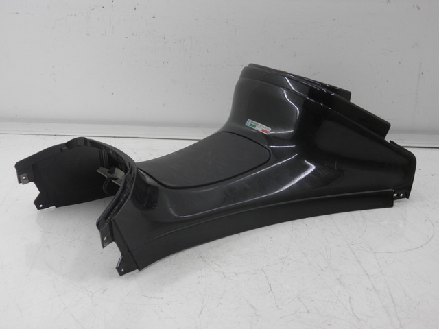 photo de CARENAGE RESERVOIR PIAGGIO XEVO - X EVO 125 (2010 - 2015)