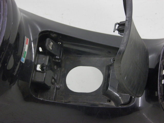 photo de CARENAGE RESERVOIR PIAGGIO XEVO - X EVO 125 (2010 - 2015)