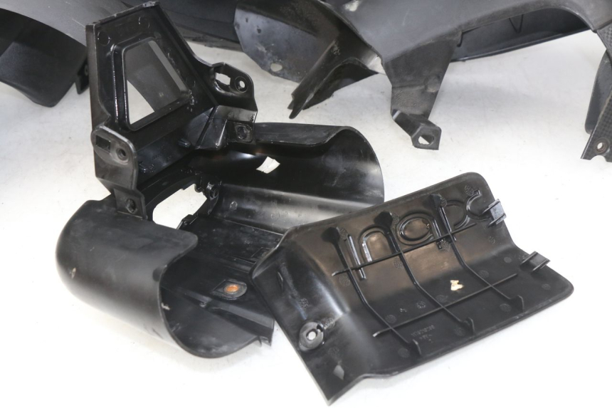 photo de CARROSSERIE CARENAGE COMPLET PEUGEOT LUDIX 50 (2008 - 2017) - Angle alternatif