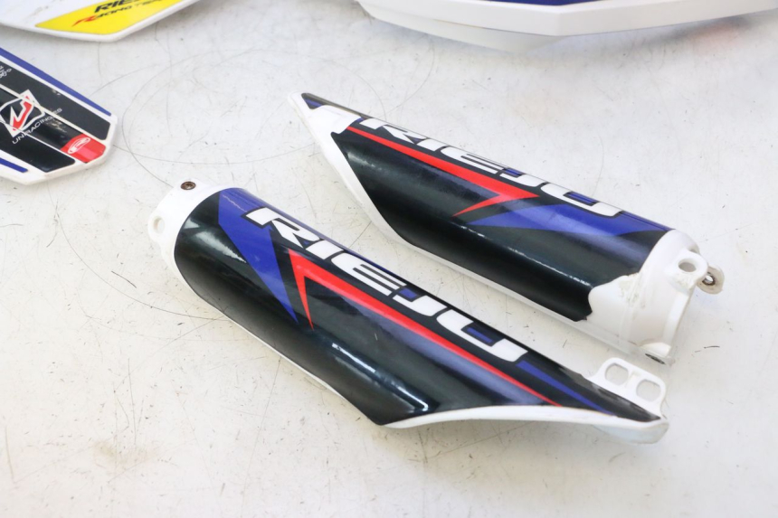 photo de CARROSSERIE CARENAGE COMPLET RIEJU MRT PRO SUPERMOTARD 50 (2007 - 2018) - Gros plan technique