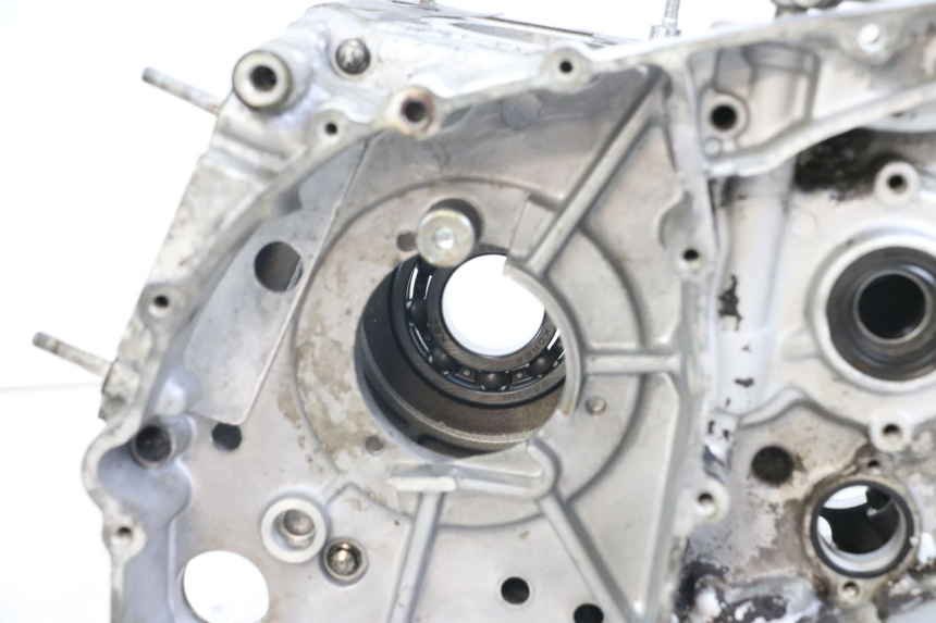 photo de Lower engine case HYOSUNG GV AQUILA 125 (2000 - 2004) - Détails caractéristiques